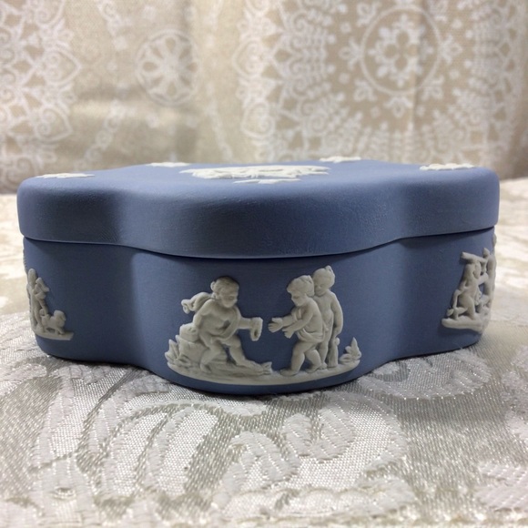 Vintage Wedgwood Blue Jasperware Trinket Box - Picture 5 of 10